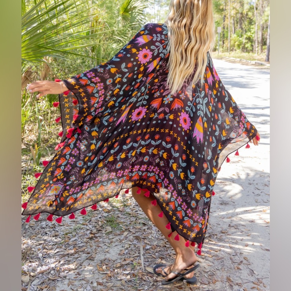 NATURAL LIFE Pink and Black Kimono with Airy Fabric